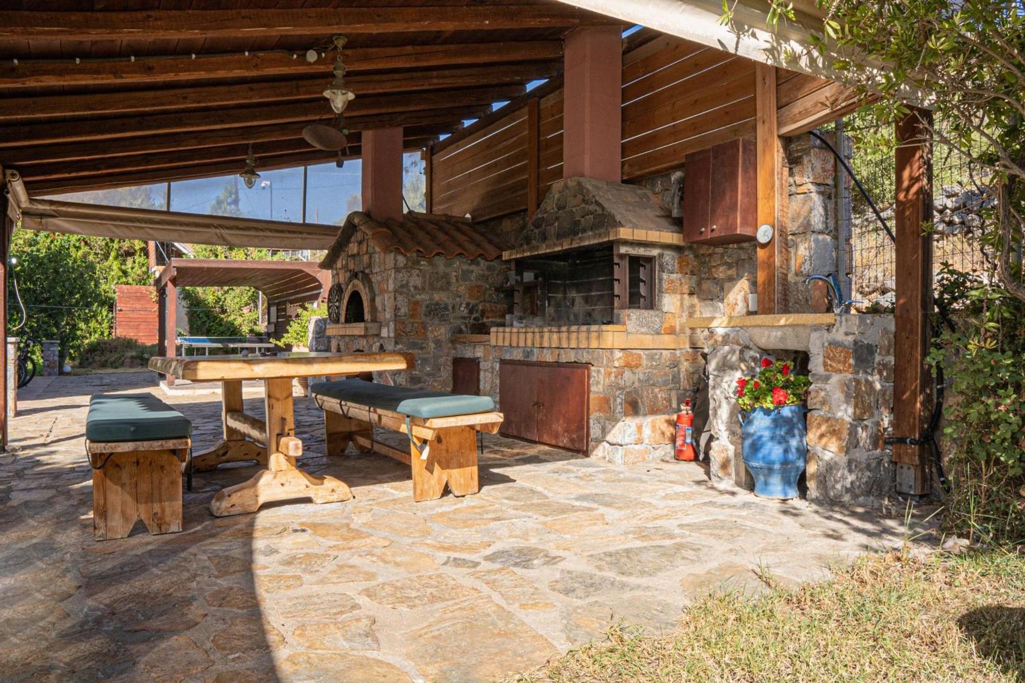 Iris Stone Built Villa Milatos Exterior photo