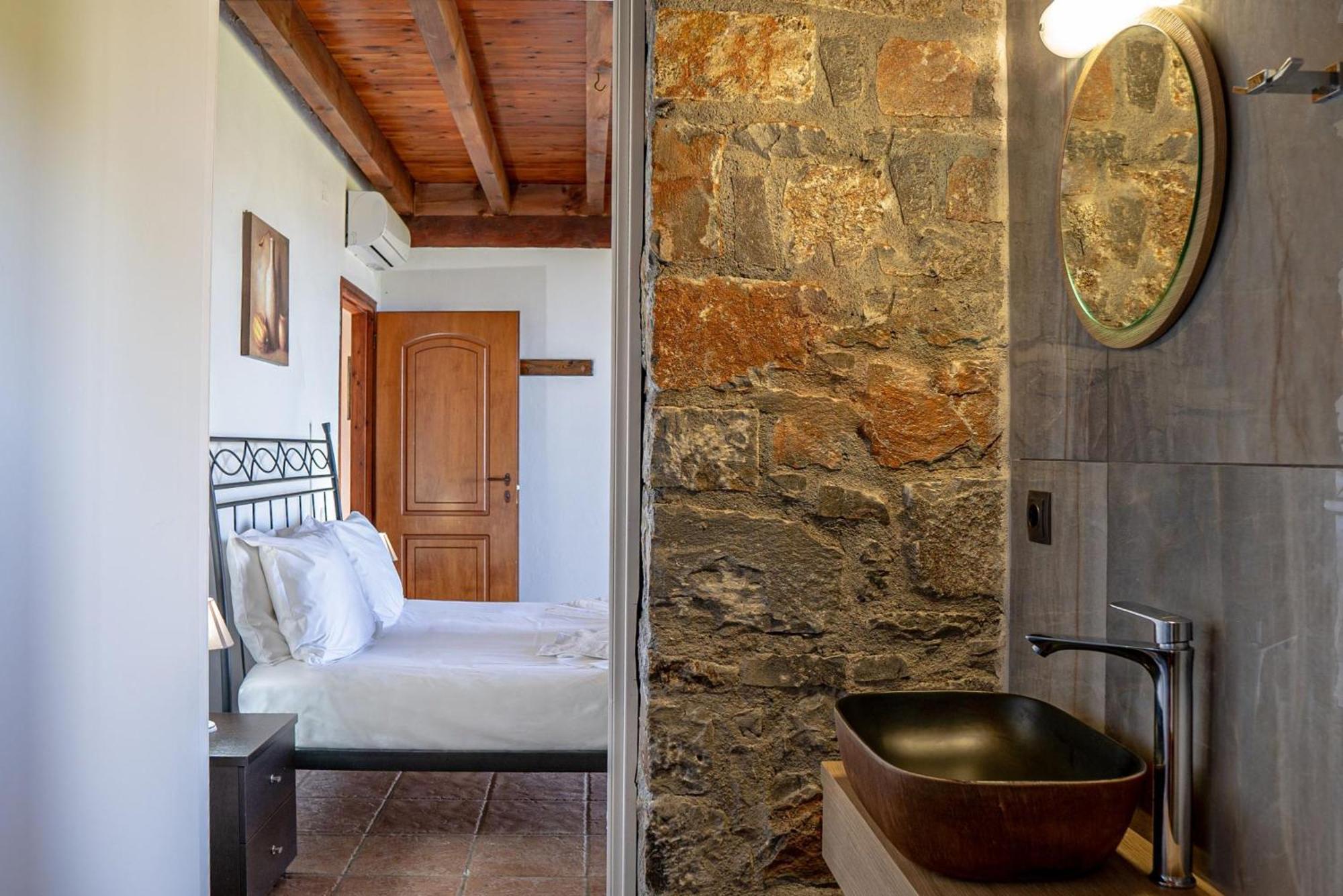 Iris Stone Built Villa Milatos Exterior photo